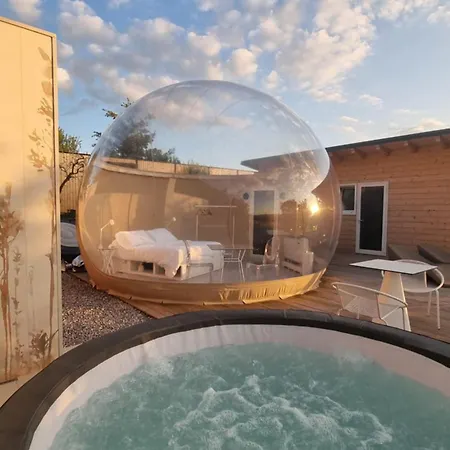 Atmosfera Bubble Glamping